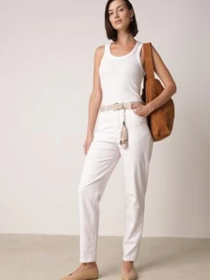 Białe Bawełniano-Wiskozowe Jeansy Mom Fit z Dodatkowym Paskiem Papheilise