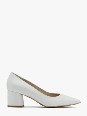 Białe czółenka na masywnym obcasie Ryłko