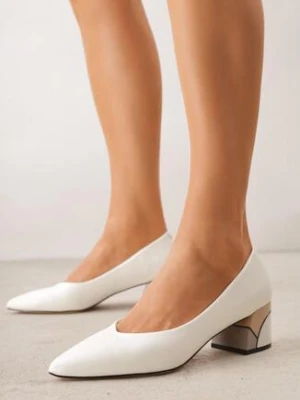 Białe Czółenka VICES na Obcasie z Geometrycznym Zdobieniem Balsara