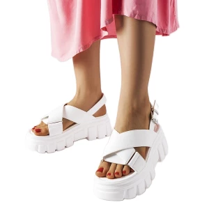 Białe eleganckie sandały na platformie Torriana Inna marka
