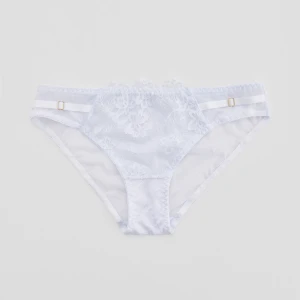 Białe figi z koronką i ozdobnymi regulatorami House