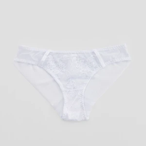 Białe figi z koronką z motywem kwiatowym House