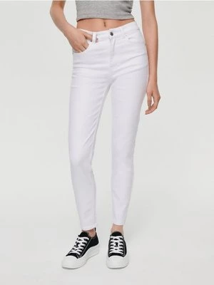 Białe jeansy skinny fit ze średnim stanem House