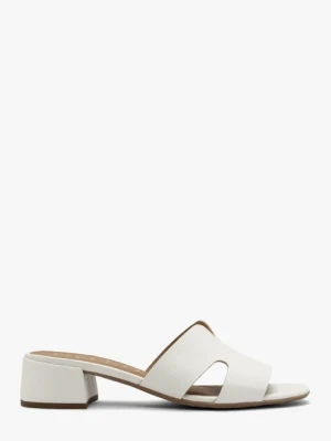 Białe klapki damskie na niewielkim obcasie Ryłko