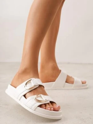 Białe Klapki Ozdobione Dwoma Klamrami Sthosaildy