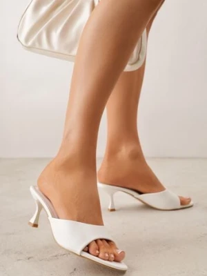 Białe Klapki Peep Toe na Niskiej Szpilce Carinatia