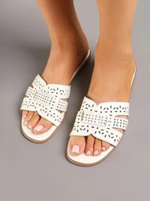 Białe Klapki z Ażurową Cholewką Lavialoria joalice paris