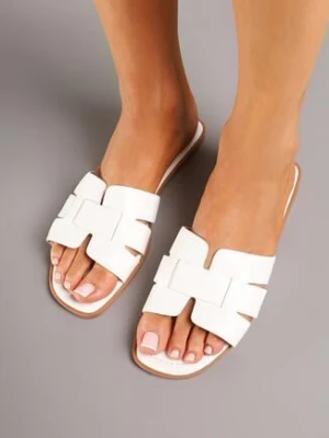 Białe Klapki z Ozdobnymi Paskami Pollaloria mulanka