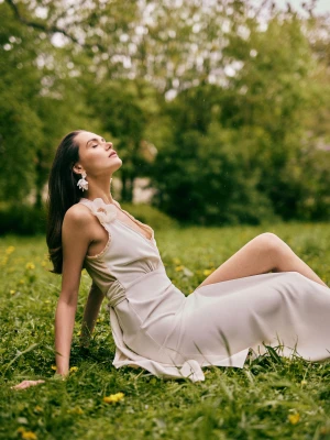 Białe kolczyki w kształcie kwiatów TARANKO