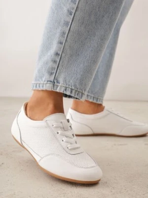 Białe Minimalistyczne Sneakersy Zamszowe ze Skórzaną Wkładką i Perforacją Zaehlisa goodin