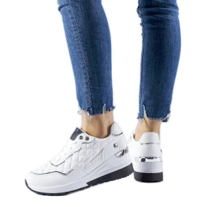 Zdjęcie produktu Białe pikowane sneakersy na koturnie Pisignano Inna marka