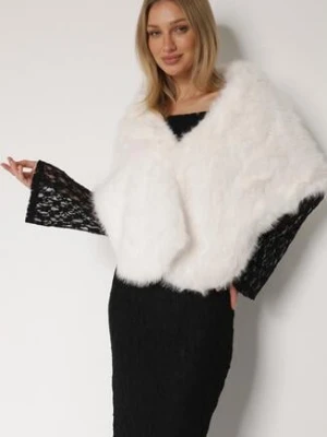 Białe Ponczo Etola z Futerka w Stylu Szala Cahreva