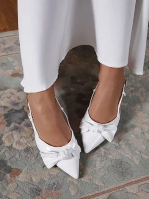 Białe Sandały Lakierowane Vices na Kaczuszce Typu Slingback z Kokardą Kovenna