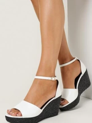 Białe Sandały na Koturnie z Brokatem i Skórzaną Wkładką Kamoria