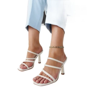Białe sandały na szpilce Semira Inna marka