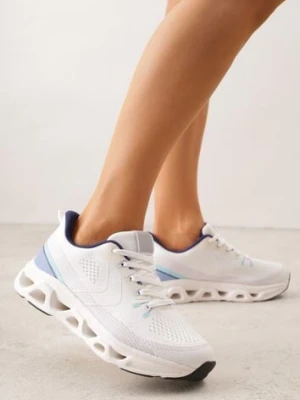 Białe Siateczkowe Buty Sportowe na Podeszwie z Otworami Quilvia