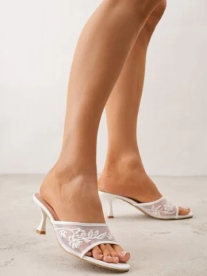 Białe Siateczkowe Klapki na Metalicznej Szpilce z Imitacją Pereł i Haftem w Kwiaty Polia