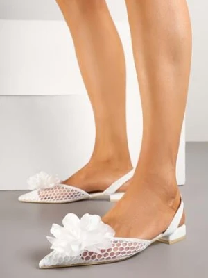 Białe Siateczkowe Sandały Vices Bez Pięty z Kwiatem 3D Liliaya