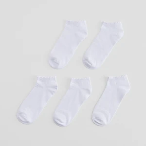 Białe skarpetki stopki z falowanym brzegiem 5-pak House