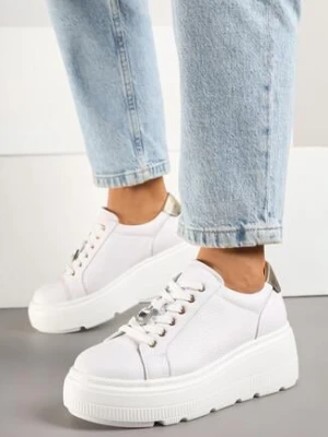 Białe Skórzane Sneakersy na Grubej Podeszwie z Metaliczną Wstawką Remalia cambell