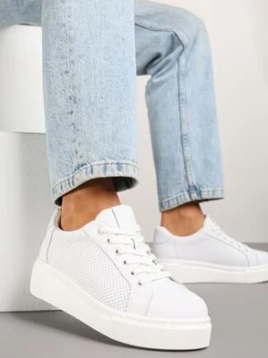 Białe Skórzane Sneakersy na Grubej Podeszwie z Perforacją i Aplikacją Neowenia purlina