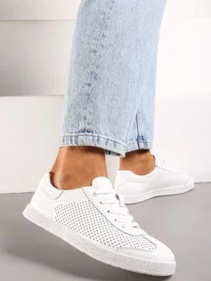 Białe Skórzane Sneakersy na Płaskiej Podeszwie z Perforacją Amarlia