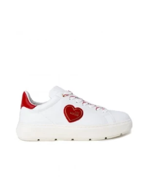 Białe Skórzane Sneakersy z Czerwonym Metalowym Logo Love Moschino