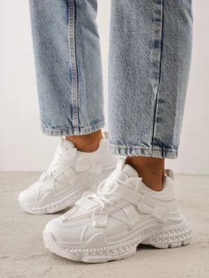 Białe Sneakersy na Grubej Podeszwie z Tłoczeniami z Aplikacją w Kształcie Serca Farina Marquiiz