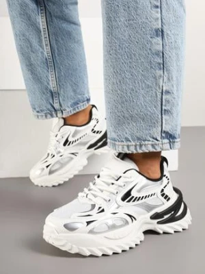 Białe Sneakersy na Grubej Tłoczonej Podeszwie z Geometrycznym Wzorem Deoliriel