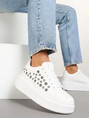 Białe Sneakersy na Niskiej Platformie z Aplikacjami przy Cholewce Maristia