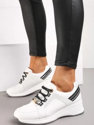 Zdjęcie produktu Białe Sneakersy na Niskim Koturnie z Ozdobnymi Napisami ze Skórzaną Wkładką Drilvia