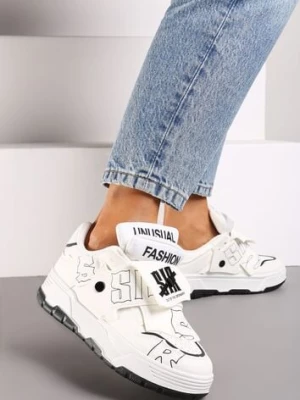 Białe Sneakersy na Płaskiej Podeszwie Ozdobione Napisami Griefra