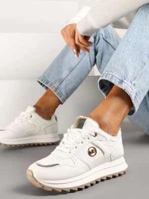 Białe Sneakersy na Płaskiej Podeszwie z Metaliczną Ozdobą i Ociepleniem Solirra