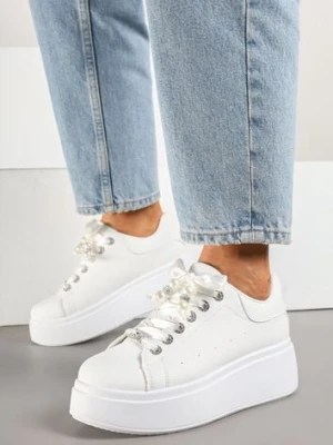 Białe Sneakersy na Platformie Ozdobione Cyrkoniami i Perforacją Nurilita lady glory