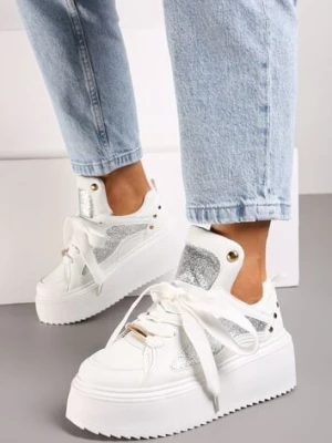 Białe Sneakersy na Platformie Ozdobione Nitami i Metalicznymi Elementami Azista