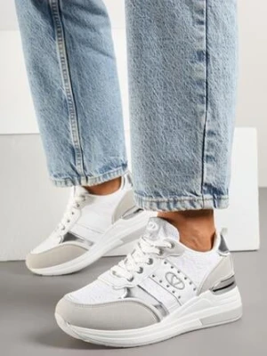Białe Sneakersy na Ukrytym Koturnie z Metalicznymi Wstawkami i Koronką Edivessa