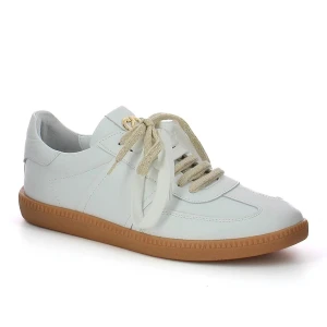Białe sneakersy skórzane CARINII B10331-L46-000-000-000