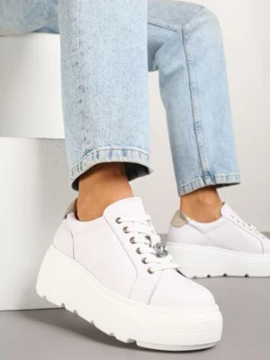 Białe Sneakersy Skórzane na Platformie z Metaliczną Ozdobą Rivzekia cambell