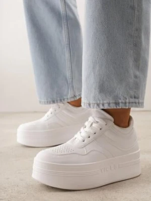 Białe Sneakersy VICES na Grubej Podeszwie z Tłoczonym Napisem i Perforacją Cezite