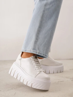 Białe Sneakersy VICES na Grubej Tłoczonej Podeszwie Cheka