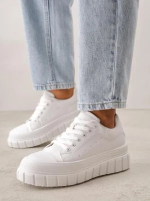 Białe Sneakersy VICES na Grubej Tłoczonej Podeszwie z Perforacją Diomerine