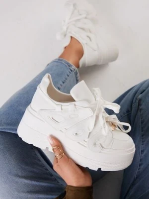 Białe Sneakersy Vices na Płaskiej Podeszwie z Geometryczną Aplikacją Nelenith