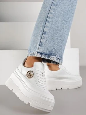 Białe Sneakersy Vices na Platformie Zdobione Okrągłą Aplikacją Wodvire