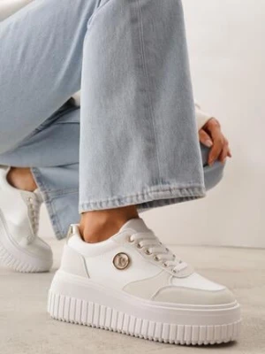 Białe Sneakersy VICES na Żłobionej Podeszwie Zdobione Elegancką Aplikacją Lunatea