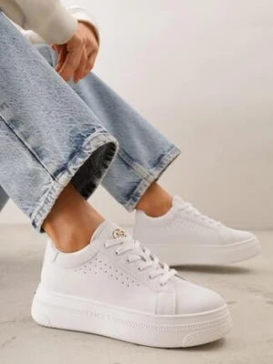 Białe Sneakersy VICES z Metaliczną Wstawką Perforacją i Gwiazdą Edanatia