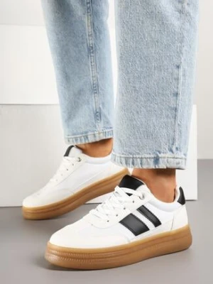 Białe Sneakersy w Stylu Klasycznych Tenisówek Zdobione Paskami Tenalinea fashion belle