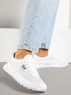 Białe Sneakersy z Ażurową Cholewką i Metalicznym Napisem Turesse