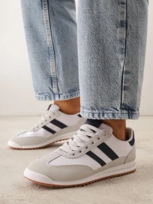 Białe Sneakersy z Geometrycznym Motywem Jannata mulanka