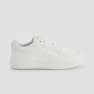 Białe sneakersy z imitacji skóry House