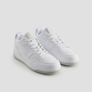 Białe sneakersy z jasnoszarymi wstawkami House